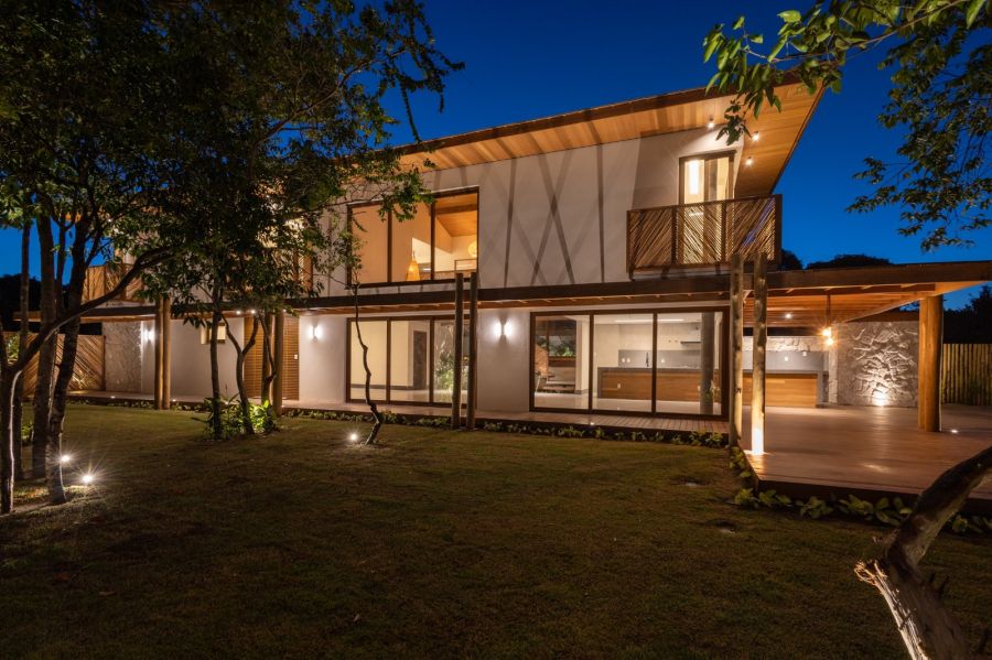 Casa Alto Padrão - Temporada - Praia do Forte - Mata de São João - BA