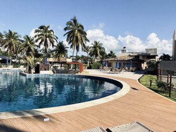 APART 2/4 EM CONDOMINIO FRENTE MAR