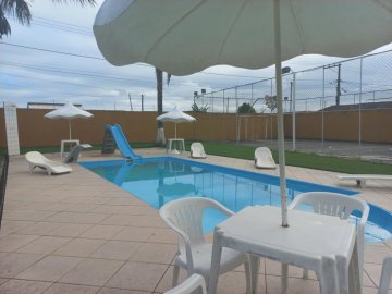 Piscina e quadra poliesportiva