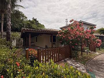 CASA T�RREA EM CONDOMINIO FECHADO